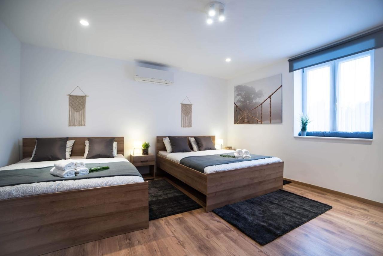 Ferienwohnung Pintes 38 Dunaújváros Exterior foto